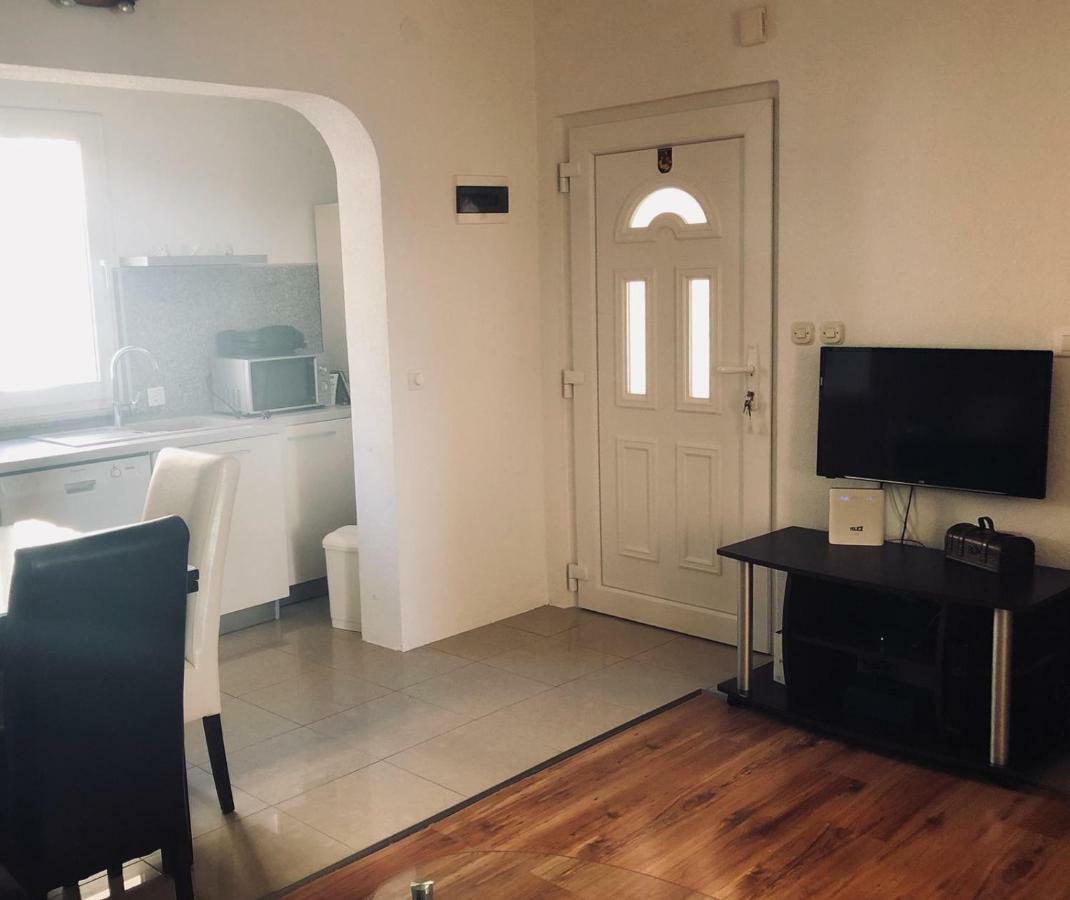 Apartman Stevic Pisak Ngoại thất bức ảnh